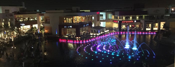 Cairo Festival City Mall is one of Lugares favoritos de zanna.