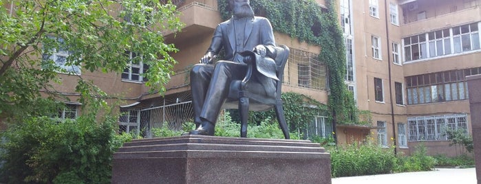 Памятник Григорию Маразли / Monument to Marazli is one of Lugares favoritos de Boris.