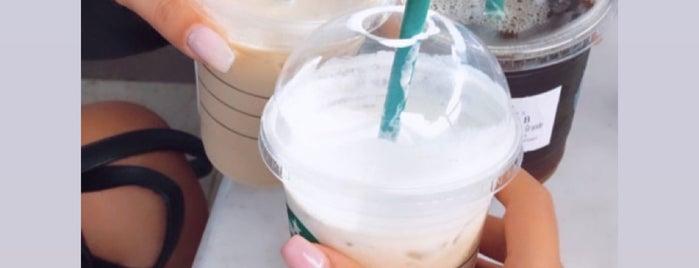 Starbucks is one of Begoさんのお気に入りスポット.