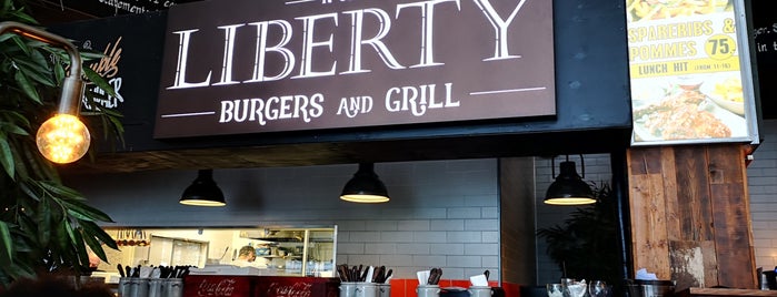 Liberty Burgers & Grill is one of สถานที่ที่ Murat ถูกใจ.