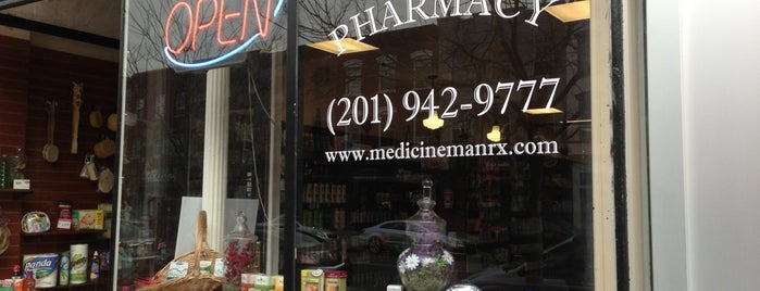 Medicine Man Pharmacy is one of Orte, die Carolyn gefallen.