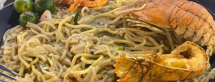 Singapore Fried Noodles (by Thye Hong Fried Prawn Noodle) is one of Singapore.