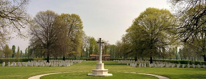 Cimitero di Guerra Inglese is one of Lugares favoritos de Martina.
