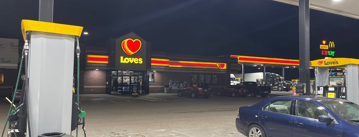 Love's Travel Stop is one of Leeさんのお気に入りスポット.