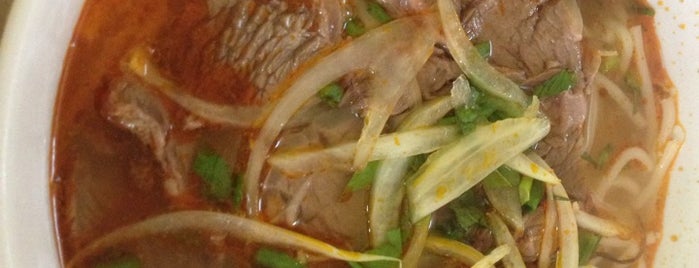 Bún bò Huế Sông Hương is one of saigon food.