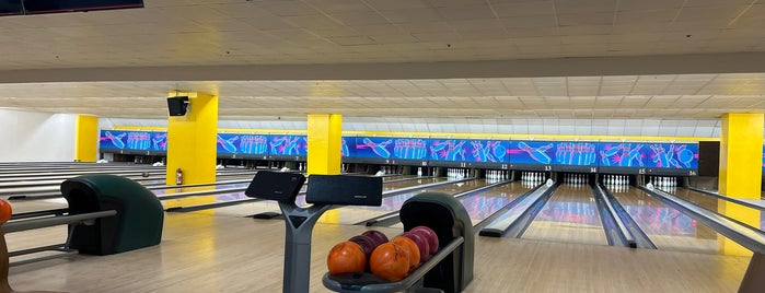 Paeng's Sky Bowl is one of Skating Rinks/Bowling Alleys.