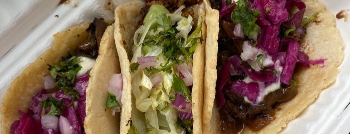 Charly's Vegan Tacos is one of Gespeicherte Orte von Stephanie.