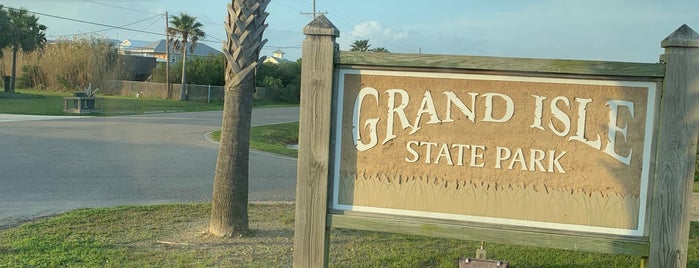 Grand Isle State Park is one of Matt'ın Kaydettiği Mekanlar.