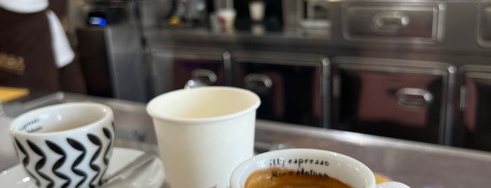 Illy Caffè is one of Bar.