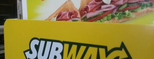 Subway is one of Flaviaさんのお気に入りスポット.