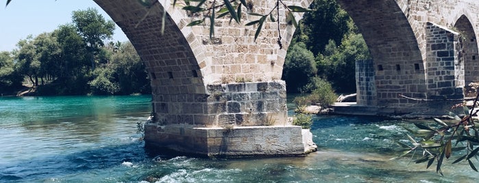 Aspendos Köprüsü is one of Yılmaz'ın Beğendiği Mekanlar.