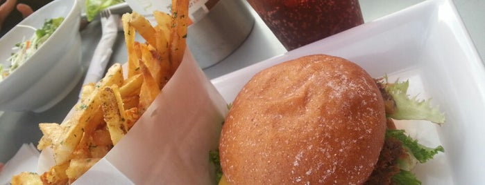 Burger Lounge La Jolla is one of Posti che sono piaciuti a Guta.