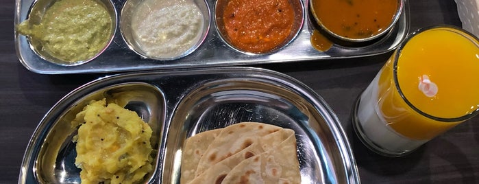 Sangeetha Vegetarian Restaurant is one of สถานที่ที่ Andrey ถูกใจ.