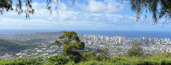 Puʻu Ualakaʻa State Park is one of Hawaii.