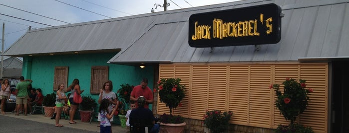 Jack Mackerel's Island Grill is one of Lugares favoritos de Martin.