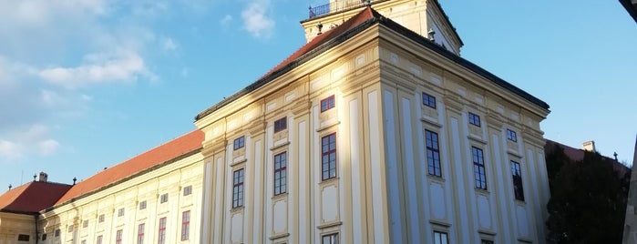 Arcibiskupský zámek is one of Kroměříž.