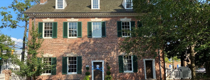 Lloyd House is one of Lugares favoritos de Allison.