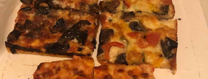 Fermo Pizza is one of Locais salvos de Horacio A..