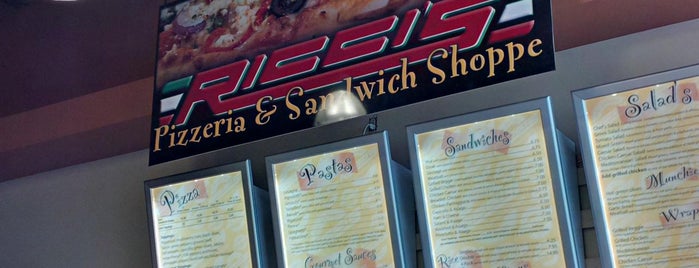 Ricci's Pizzeria & Sandwich Shoppe is one of Chris'in Beğendiği Mekanlar.
