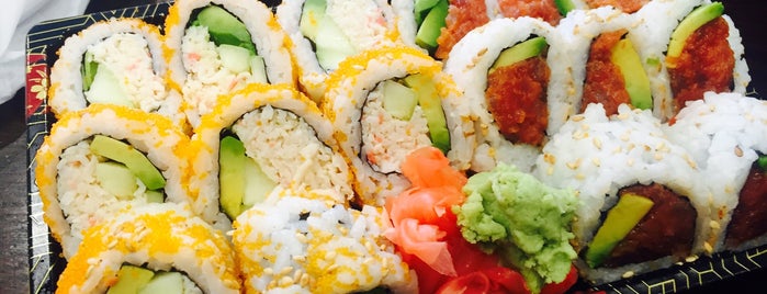 Wok & Sushi Roll is one of Locais curtidos por Rachel.