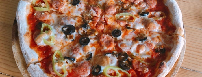 Pizza Artisana is one of Posti che sono piaciuti a Cayo.