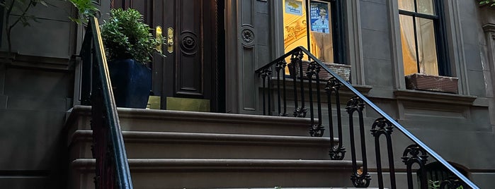 Carrie Bradshaw's Apartment from Sex & the City is one of สถานที่ที่ Marco ถูกใจ.