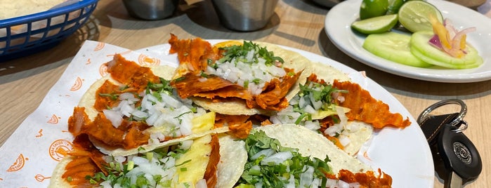 Taquería Los Tarascos is one of Lugares de comida cerca de la chamba.