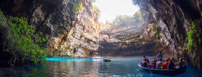 Melissani Lake is one of Luca'nın Beğendiği Mekanlar.