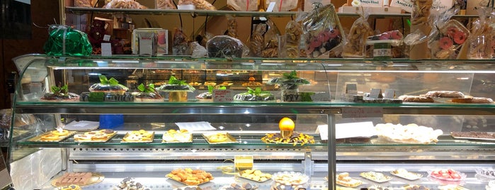 Pasticceria Angelini is one of Lucaさんのお気に入りスポット.