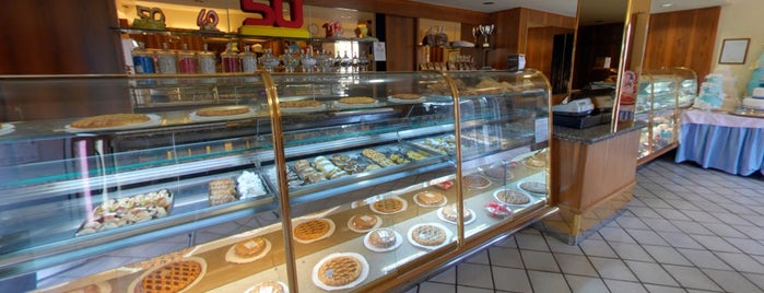 Pasticceria Gallucci is one of Orte, die Luca gefallen.