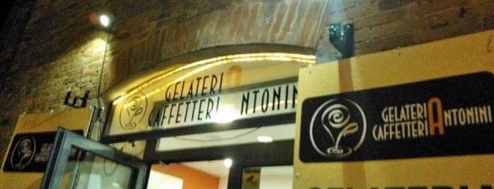 Gelateria Caffetteria Antonini is one of Lugares favoritos de Luca.