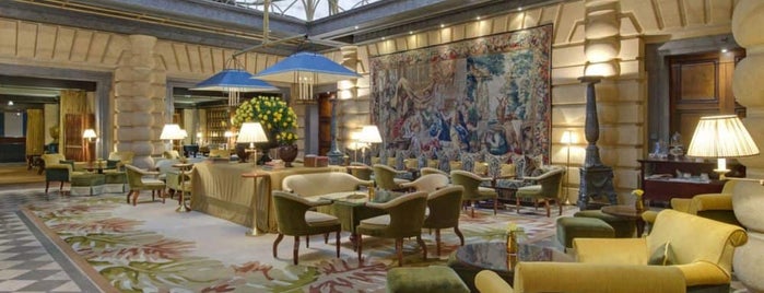 Hotel Metropole Monte-Carlo is one of สถานที่ที่ Luca ถูกใจ.