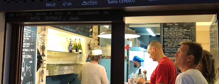La Taverna Street Food is one of Lugares favoritos de Luca.