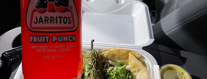 El Chilo Taco Truck is one of Mom.