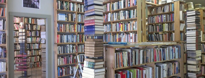 Kaboom Books is one of สถานที่ที่ Leila ถูกใจ.
