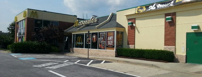 McDonald's is one of สถานที่ที่ Robert ถูกใจ.