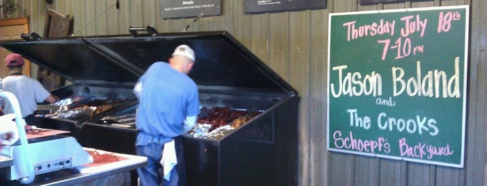 Schoepf's BBQ is one of สถานที่ที่ Terry ถูกใจ.