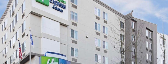 Holiday Inn Express & Suites is one of Seattle check in.