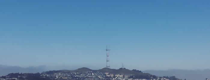 Bernal Heights Park is one of Adenaさんのお気に入りスポット.