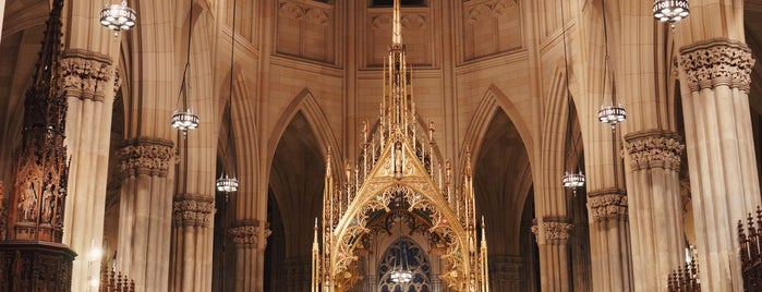 Catedral de San Patricio de Nueva York is one of Lugares favoritos de Uliana.