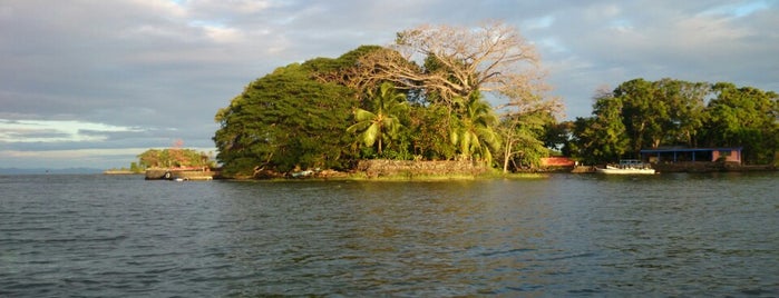 Isleta Tahiti is one of สถานที่ที่ Javier ถูกใจ.
