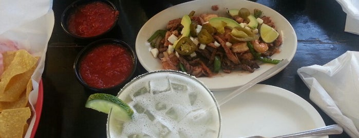 Kiko's Tacos & More is one of Locais curtidos por Cameron.