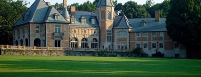 Cairnwood Estate is one of Lugares favoritos de Sloan.