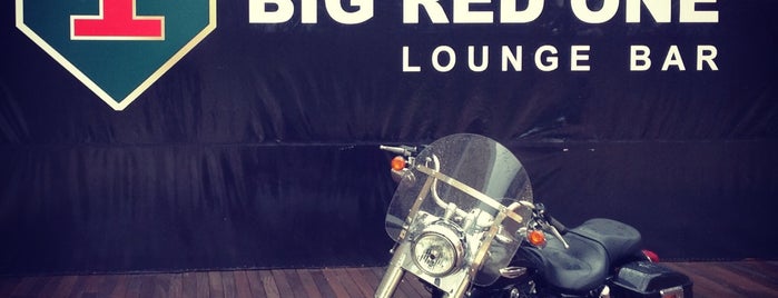 Big Red One Lounge is one of Beğendiğim yerler.