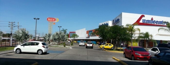 Plaza El Terronal is one of Lugares favoritos de Kev.