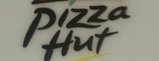 Pizza Hut is one of Posti che sono piaciuti a Sarah.