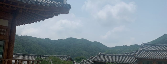 라비에벨CC 클럽하우스 is one of Lugares favoritos de Yongsuk.