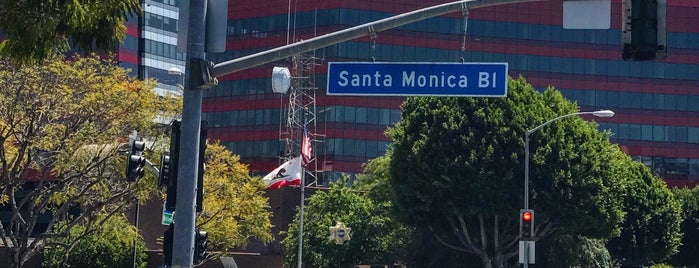Santa Monica And San Vicente Blvd is one of Orte, die Eduardo gefallen.