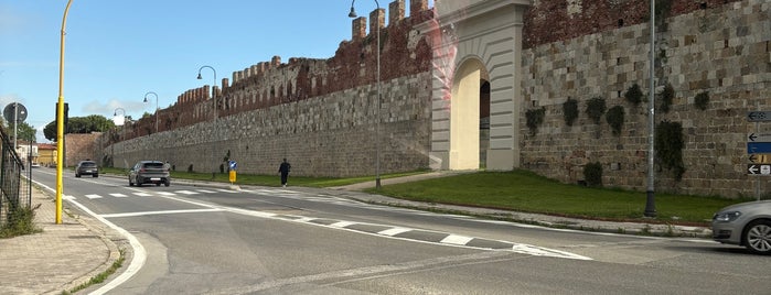 Le Mura di Lucca is one of Italia 🇮🇹.