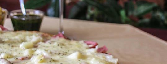 Bon Appetit Resto & Pizzas is one of Yara'nın Kaydettiği Mekanlar.